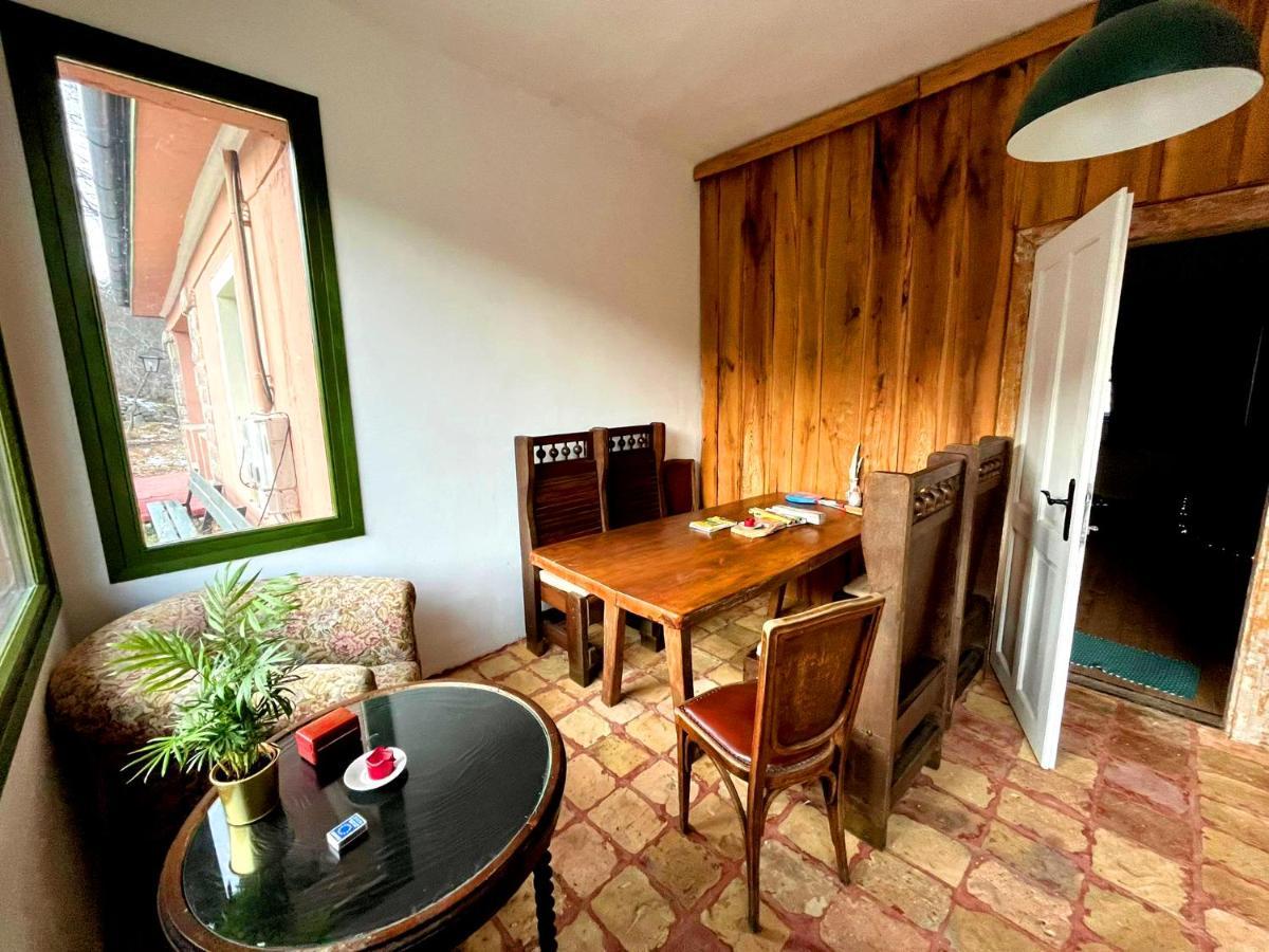 Apartment Doemoerkapu Rengeteg Vendeghaz *