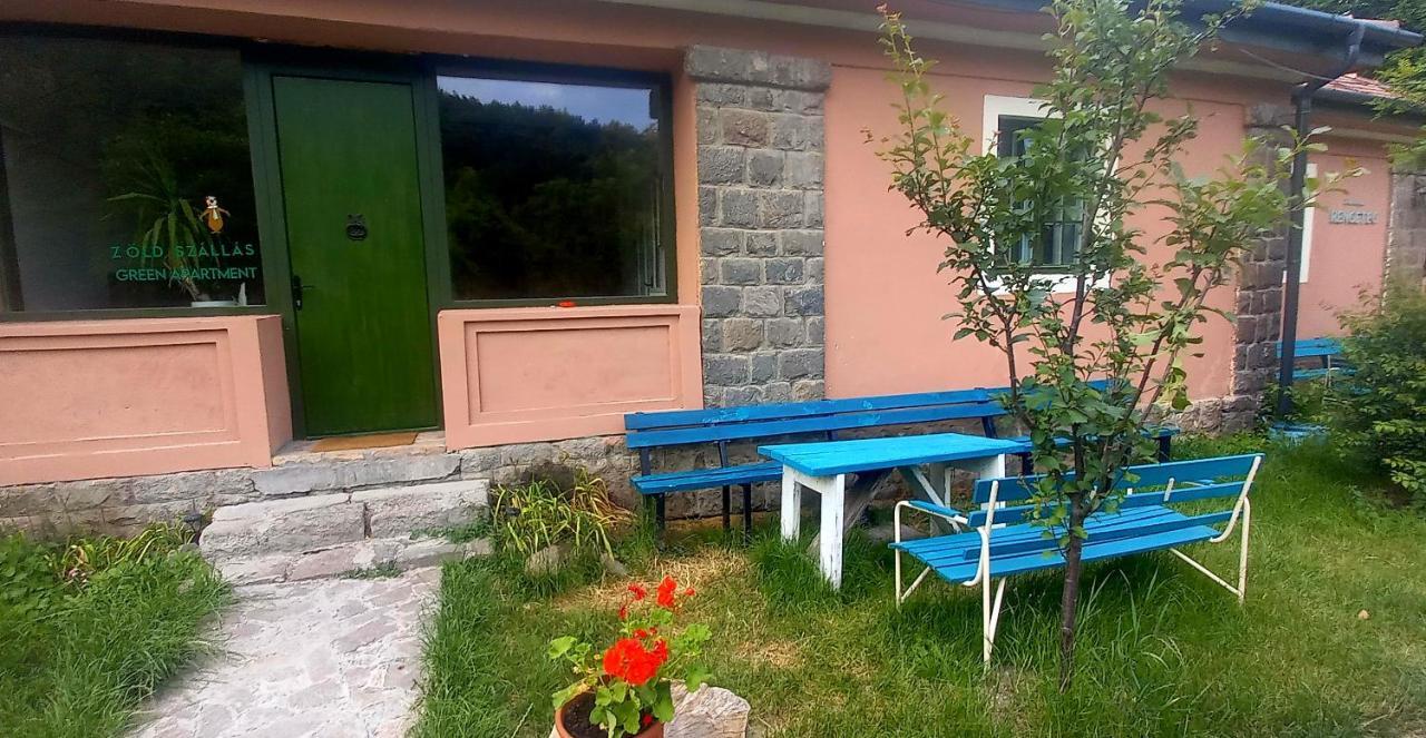 Doemoerkapu Rengeteg Vendeghaz Apartman